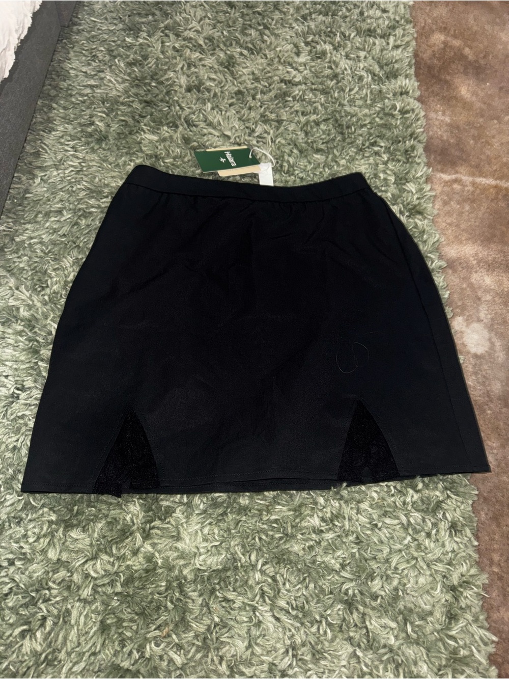 HALARA Black Mini Skirt with Lace Slits